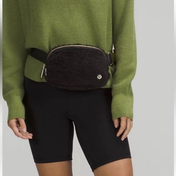 Lululemon Everywhere‎ Belt Bag Black Fleece Silver Hardware Cozy Casual Neutral